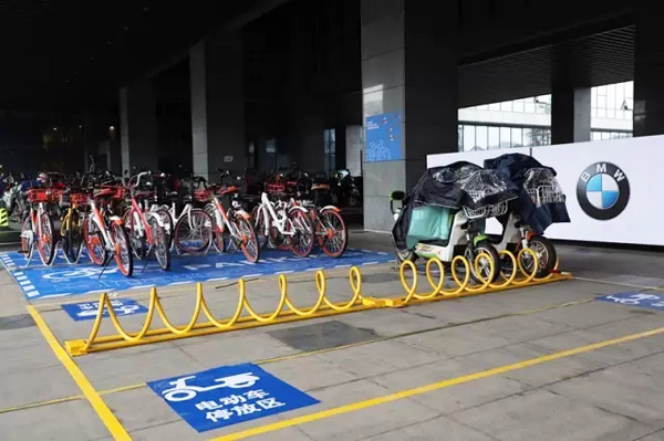 Youth camp backed by BMW tackles traffic issues in Hangzhou