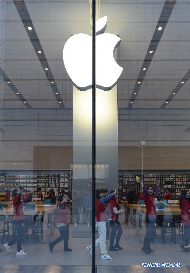 New Apple store opens in Beijing