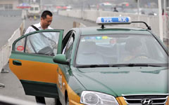 Taxi-booking apps disrupt airport service