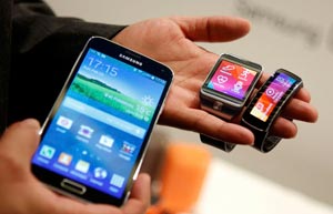 Smartphone wars shift from gadgetry to price