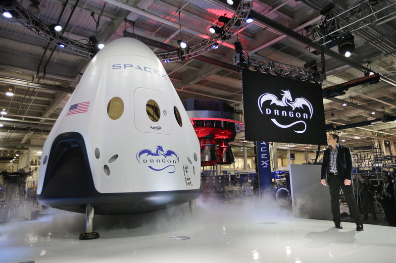 Elon Musk unveils SpaceX Dragon V2 spacecraft