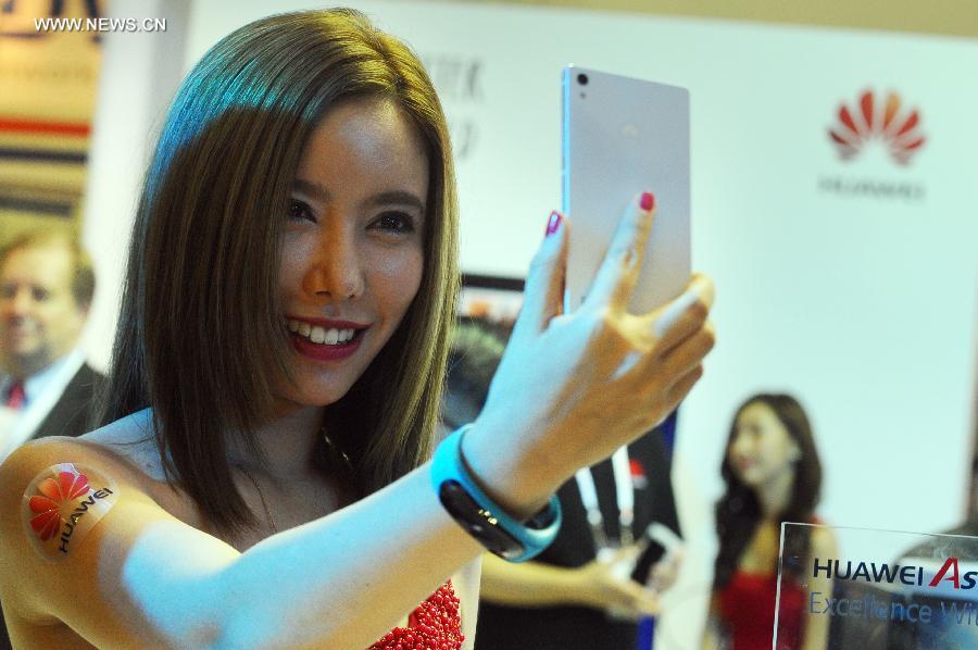 Huawei's Ascend P7 presented at CommunicAsia