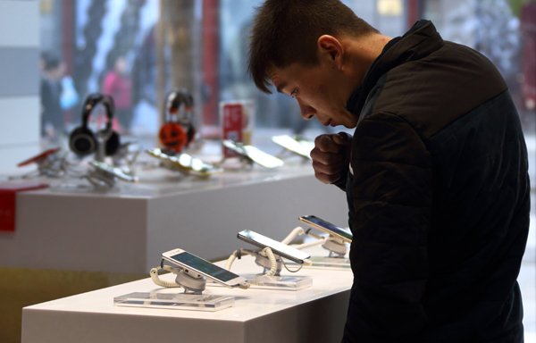 China's smartphone shipments decline but top five gain market share