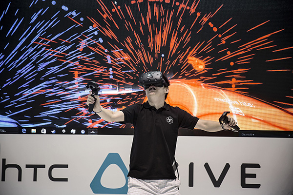 HTC to set up 10,000 VR experience stores by year-end