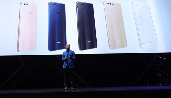 Huawei launches smartphone to tap middle segment