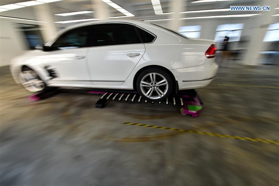 AGV parking robot becomes Internet hit in China