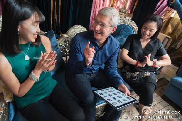 Tim Cook comes to China again, visiting Chinese fashion designer Guo Pei