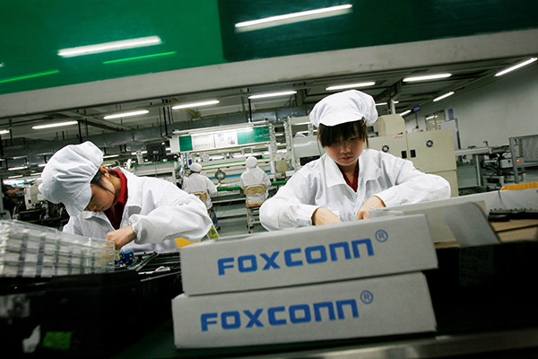 Foxconn to build world-giant plant
