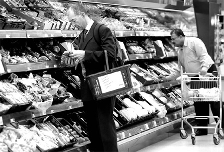 Cash-strapped shoppers still going green