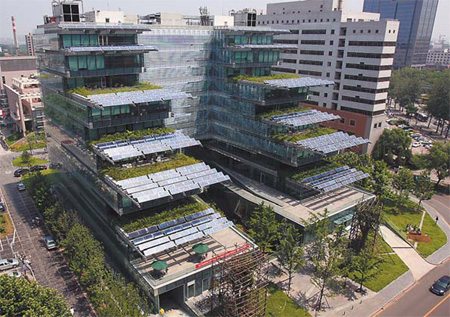 Tsinghua 'green' building cuts C02 - with potential to do more