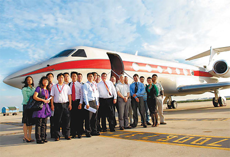 Jumbo jets program nets bidders