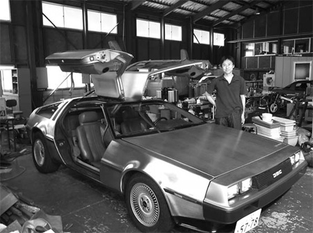 Electric DeLorean foretells hurdles for Nissan Leaf
