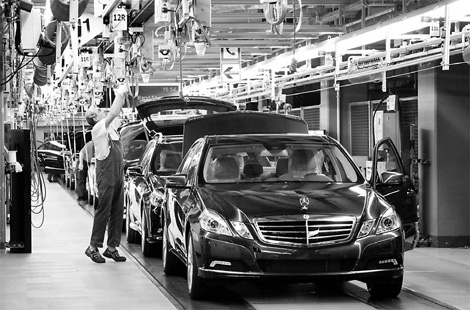 Mercedez Benz on Mercedes Benz Tops Sales Goals