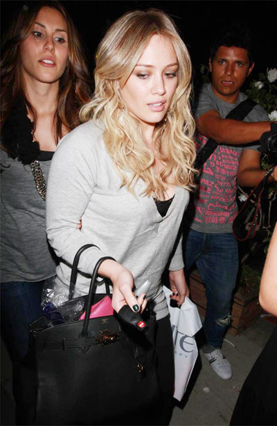 Hilary Duff gets baby gift from Alba
