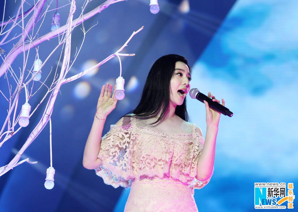 Fan Bingbing sings at new year concert