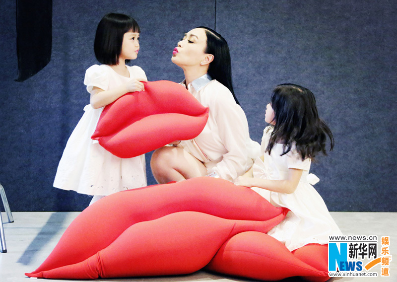Christy Cheung and daughters pose for magazine