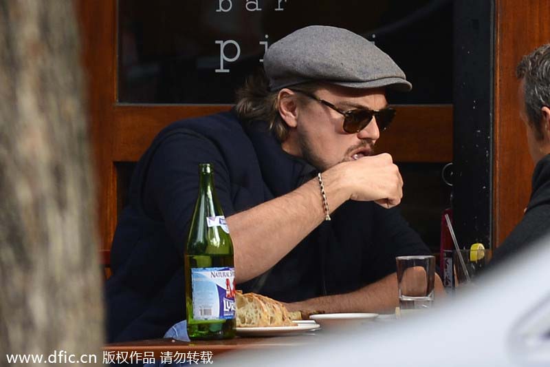 Celebrity photos reveal food enjoyment