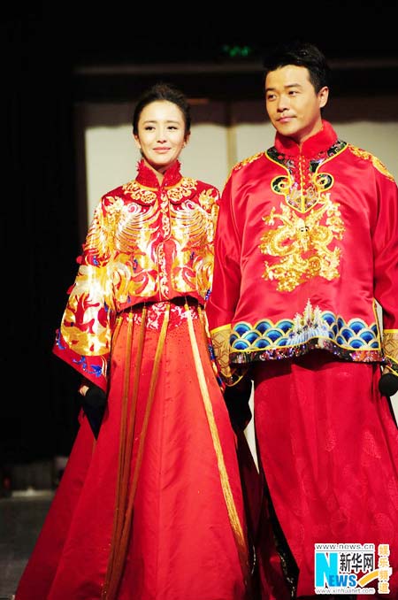 Cheng Sicheng, Tong Liya hold traditional wedding