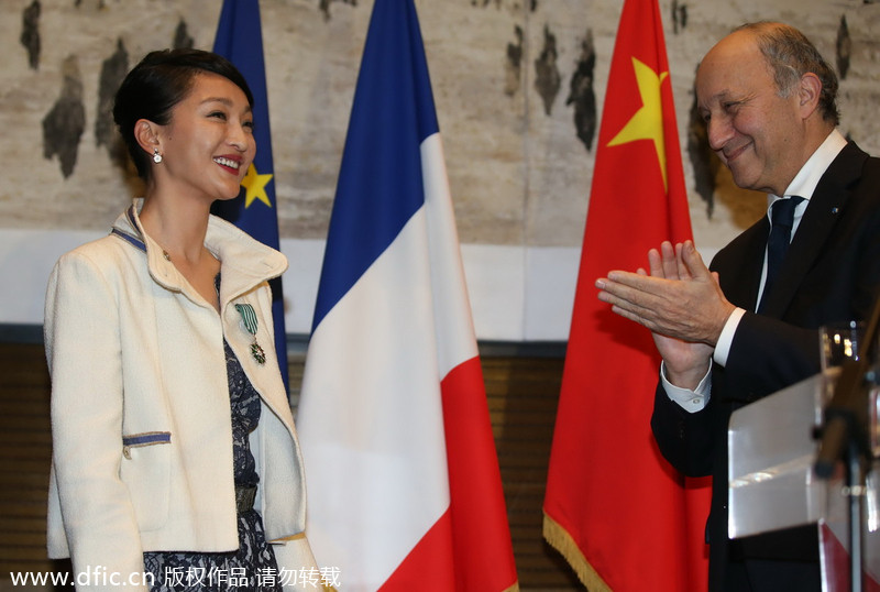 Zhou Xun awarded honour of Chevalier in order of Arts and Letters