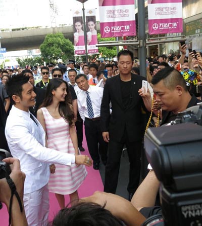 Angelababy joins activity with Huang Xiaoming