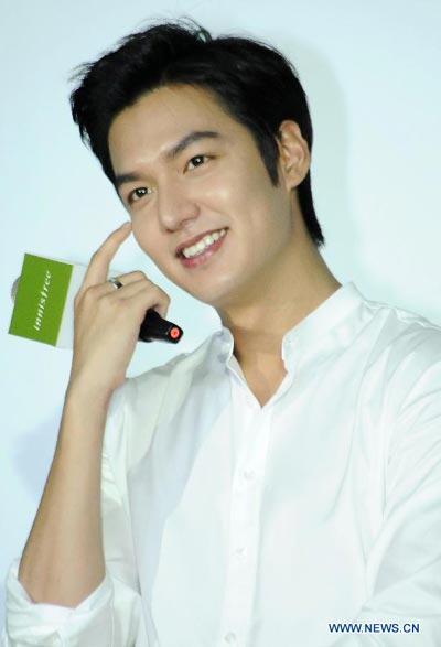 Lee Min-ho attends a press conference in Taipei