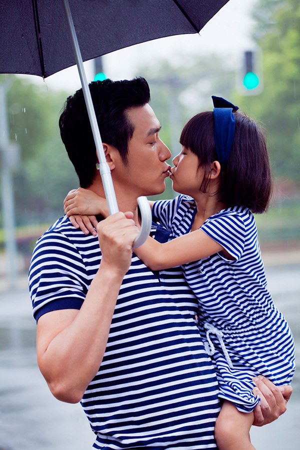 Happy moments of actor Lu Yi with his daughter