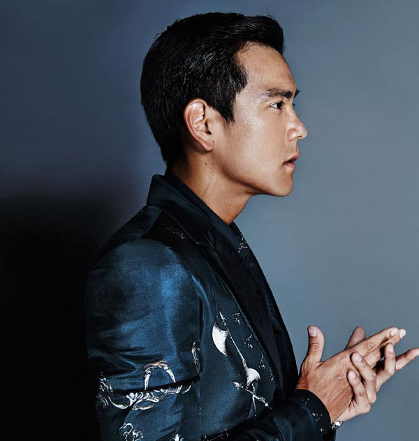 Eddie Peng shoots new fashion photos