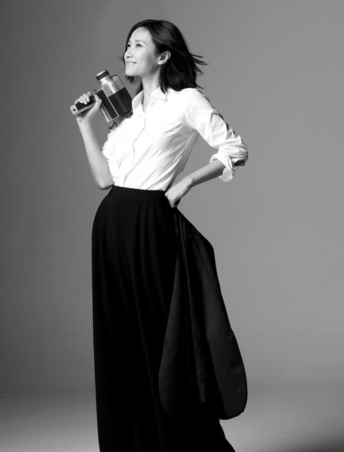 Glamorous Xu Jinglei in black and white