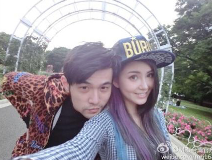 Chinese pop icon Jay Chou confirms wedding date