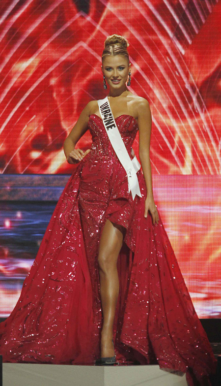 Miss Colombia crowned Miss Universe for 2015