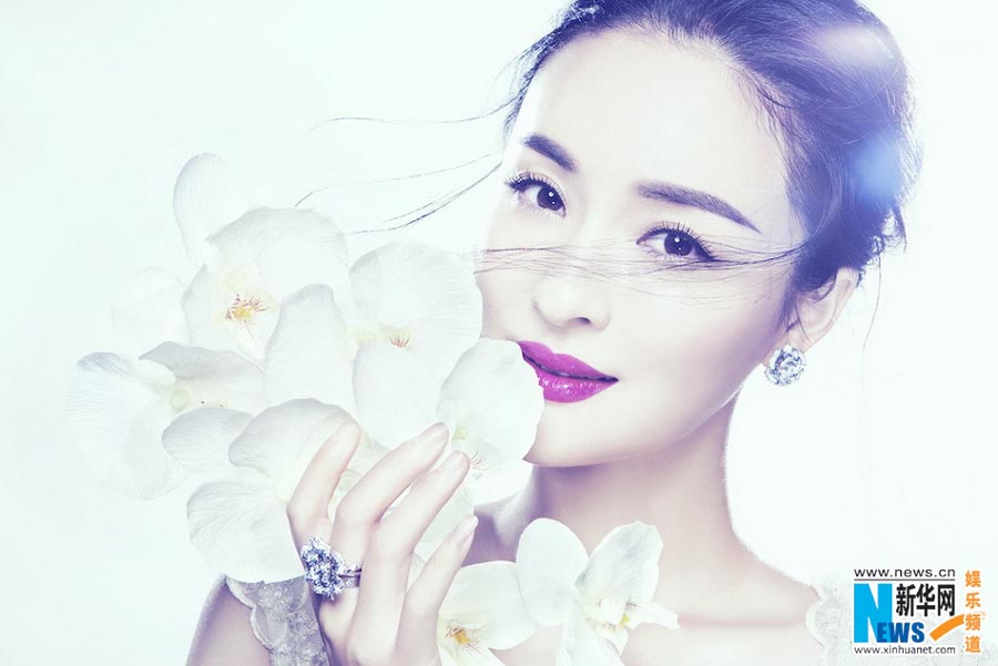 Actress Yu Yue poses fashion shots