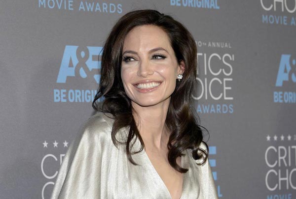 Cancer experts laud Angelina Jolie's decision to remove ovaries