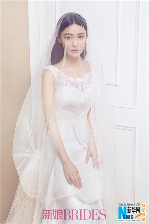 Elegant Zhang Xinyu poses for BRIDES magazine
