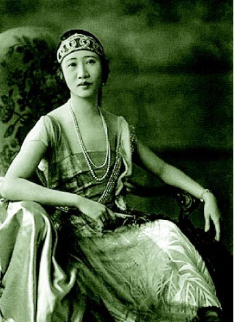 Evolution of Chinese beauties in a century