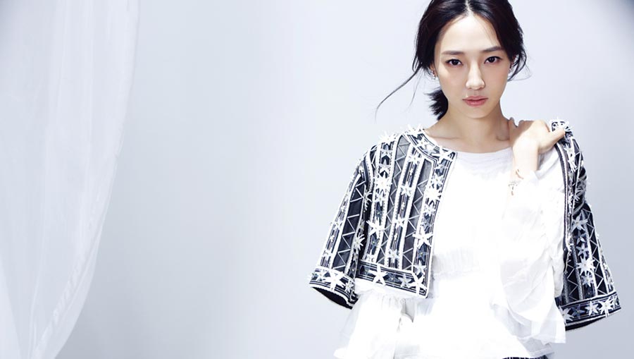 Actress Bai Baihe graces fashion magazine