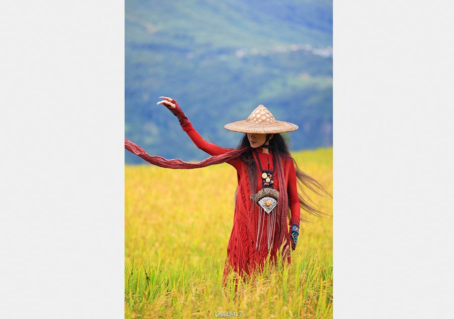 Dancer Yang Liping shines in red