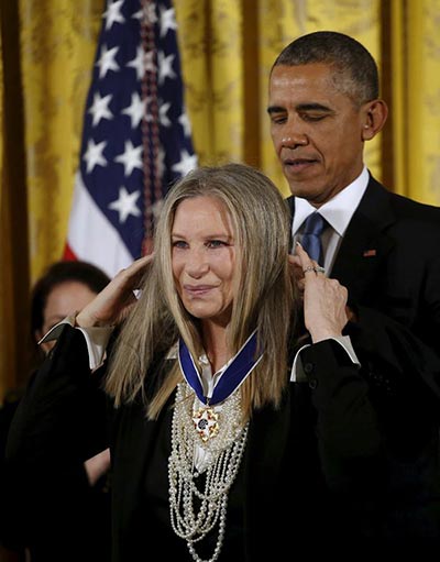 Obama honors Streisand, Spielberg in Washington