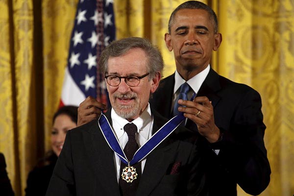 Obama honors Streisand, Spielberg in Washington