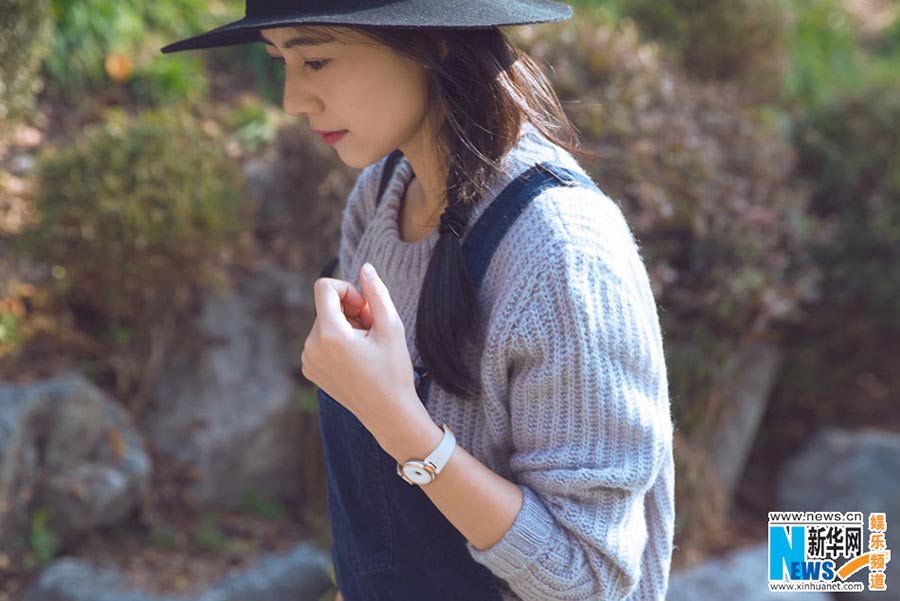 Actress Gao Yuanyuan on the streets of Seoul