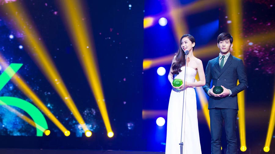 Angelababy receives Annual Leap Award in Beijing