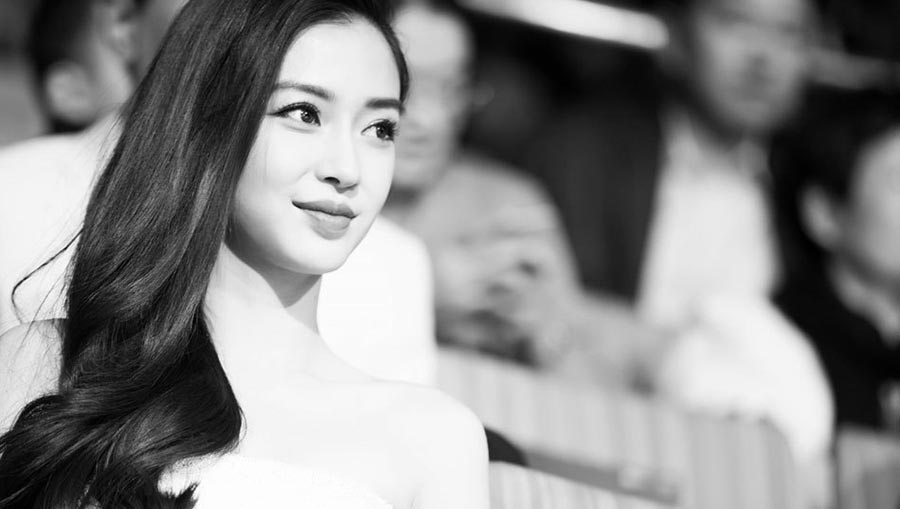 Angelababy receives Annual Leap Award in Beijing