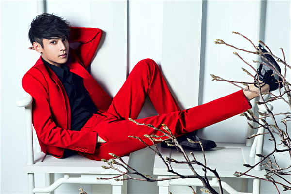Luo Yunxi's New Year fashion shots released