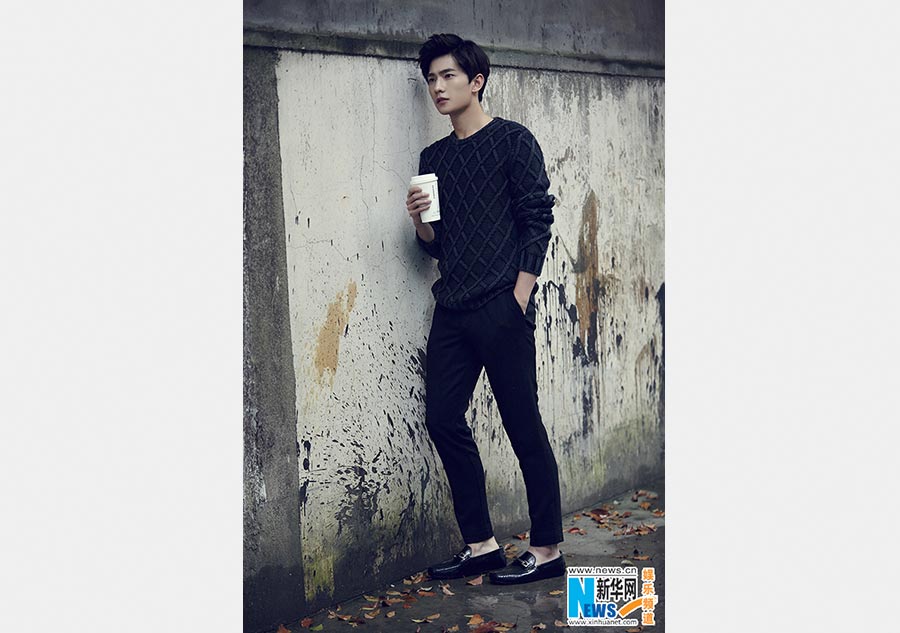 Actor Yang Yang poses for street snaps