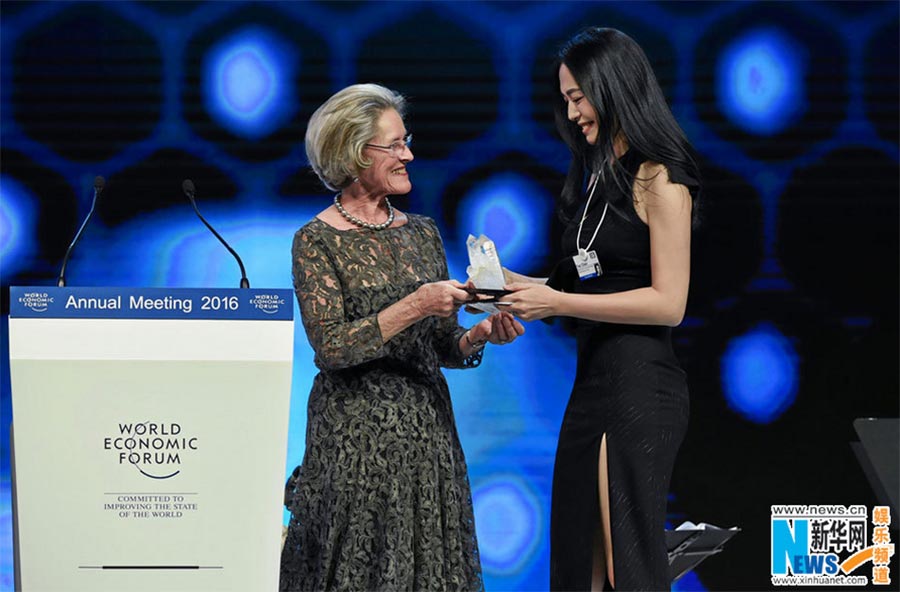 China's Yao honored with Crystal Award in Davos