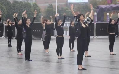 Sophie Marceau goes square dancing in Guangzhou