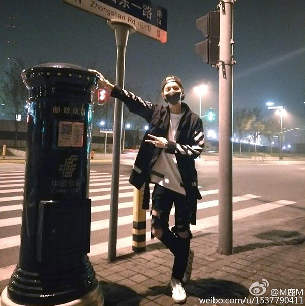 Fans line up in Shanghai to pose with postbox touched by pop star
