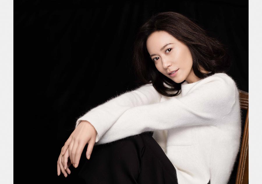 Graceful shots of actress Yu Feihong
