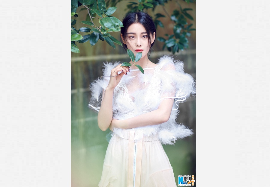 Actress Zhang Xinyu releases new fashion shots