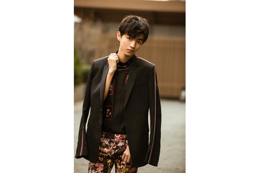 Emerging star Wang Junkai releases fashion photos