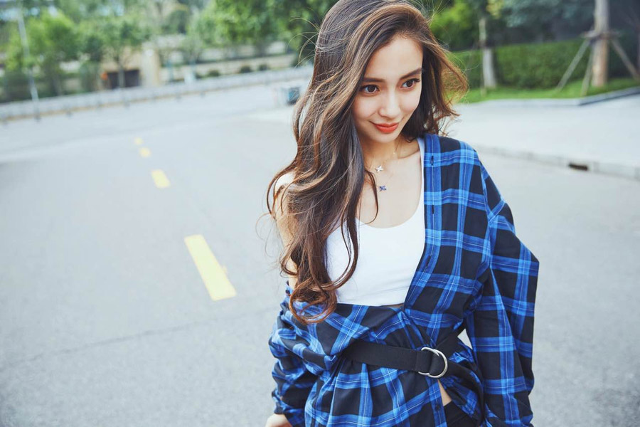 Angelababy releases fashion photos